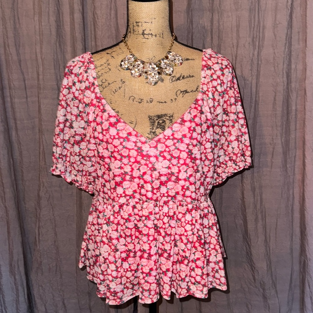 Francesca’s Mi amor brand floral top